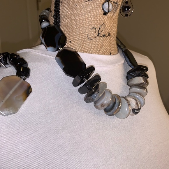 Black n white agate necklace - Picture 4 of 6